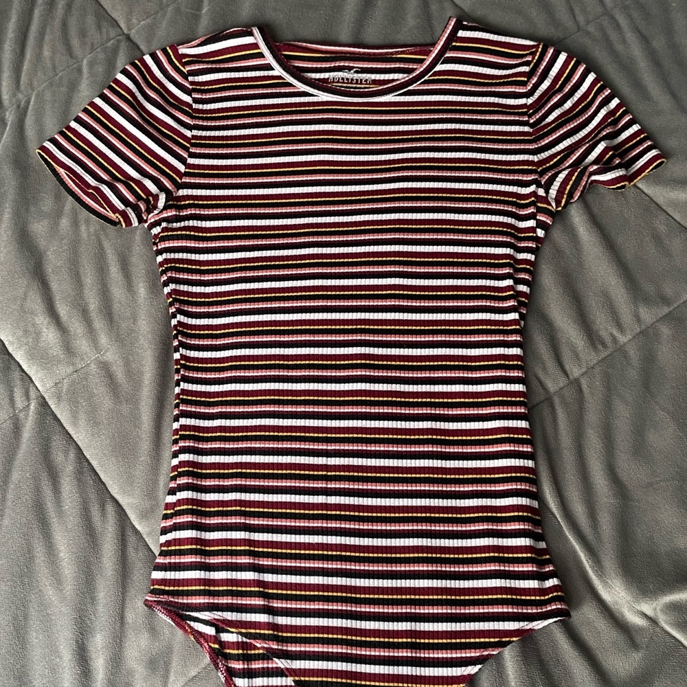 Hollister size S knit tee